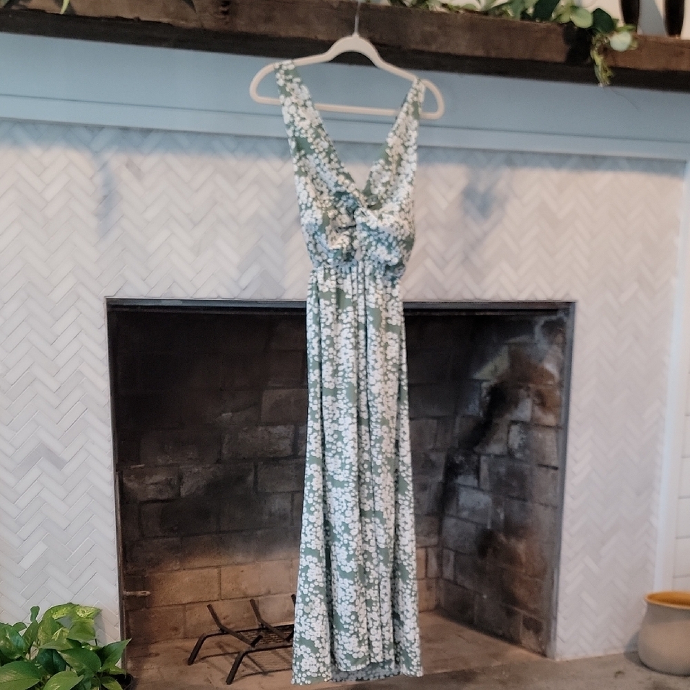 Elegant Green and White Floral Maxi Dress